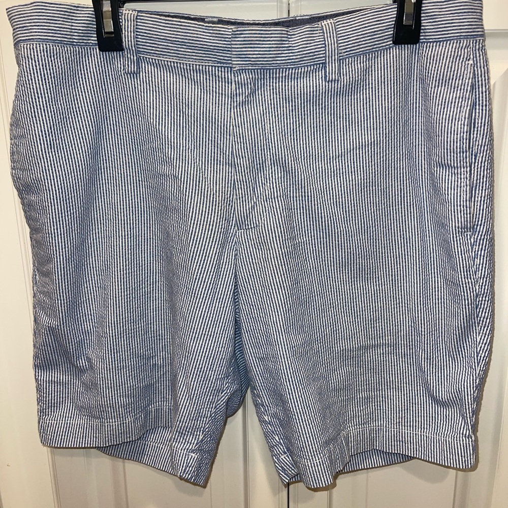 Banana Republic Men’s Aiden Club Short Seersucker Blue Striped Sz 33 ‎ 9" EUC